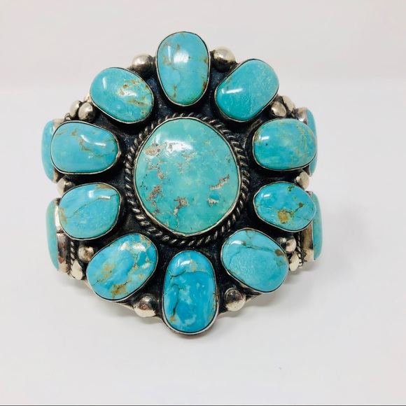 Jewelry - 👏🏼SOLD👏🏼 on Tradesy!!